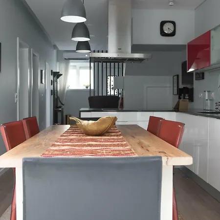 Shelter 532 Apartment *