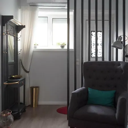 Shelter 532 Apartment *